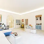 Guesthost - The Violinist's House