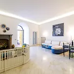 Guesthost - The Violinist's House Apartment *