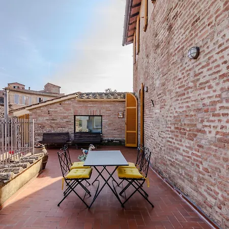 Guesthost - The Violinist's House *