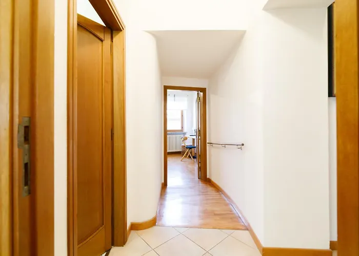 Guesthost - The Violinist's House *