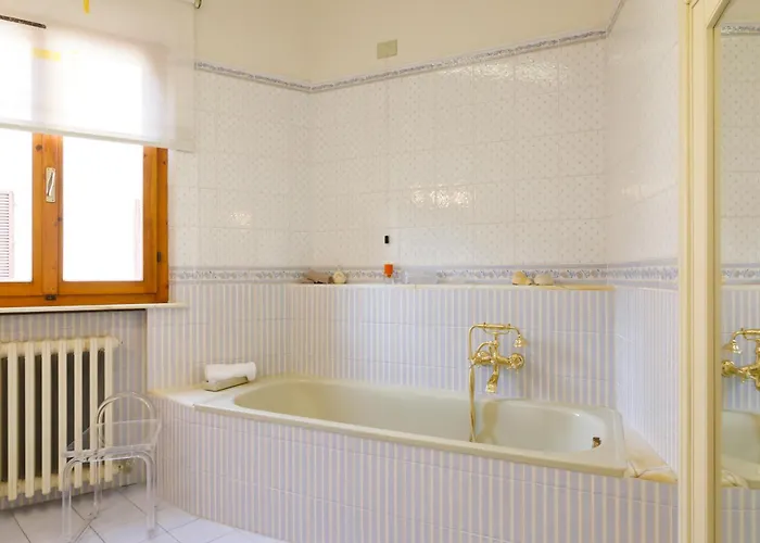 Guesthost - The Violinist's House *